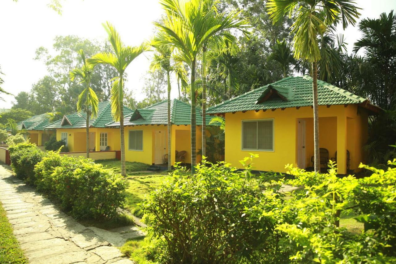 Palm Era Resorts Kushālnagar Esterno foto